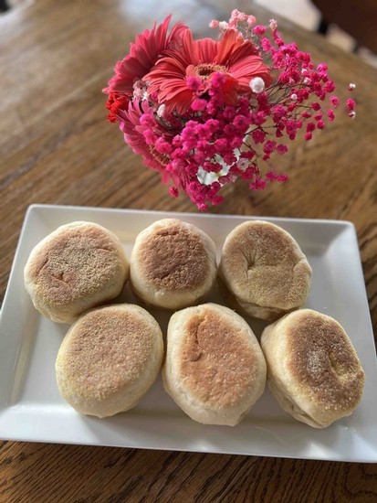 DEE'S FAMOUS ENGLISH MUFFINS (6)